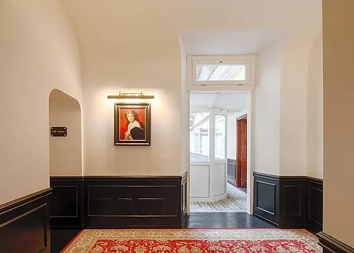 V Collection Condotti Roma