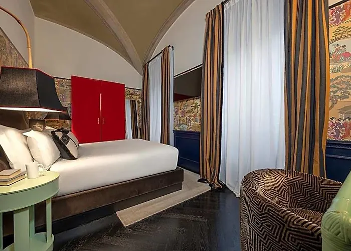V Collection Condotti Hotel *