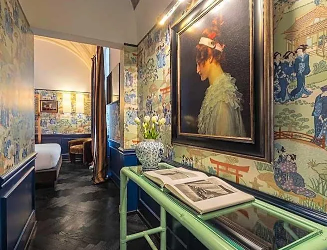 V Collection Condotti Hotel *
