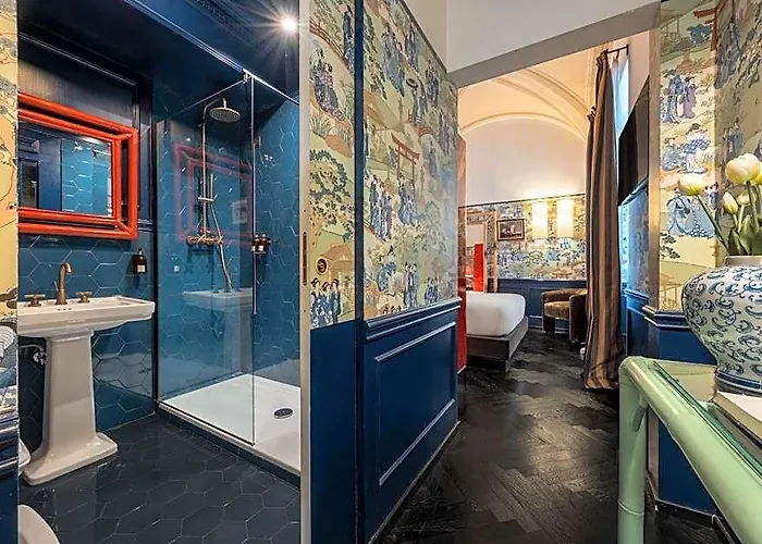 V Collection Condotti Roma