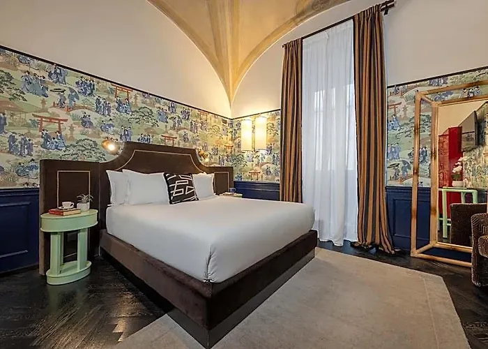 V Collection Condotti Hotel *